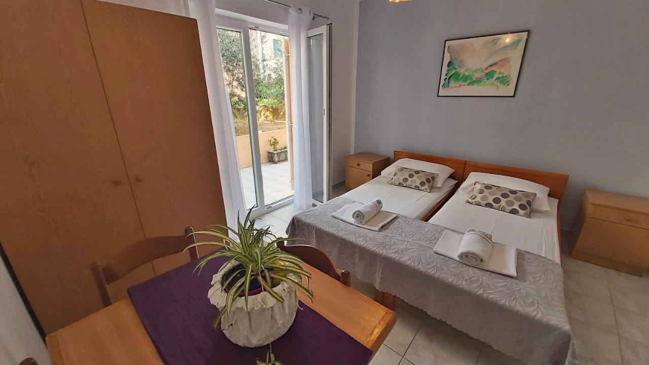 Apartments Mandalinic Omiš Eksteriør billede
