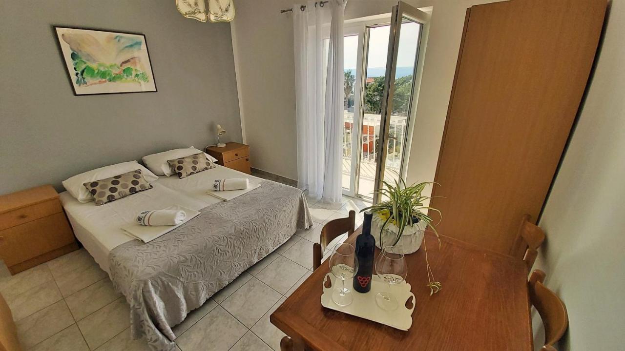 Apartments Mandalinic Omiš Eksteriør billede