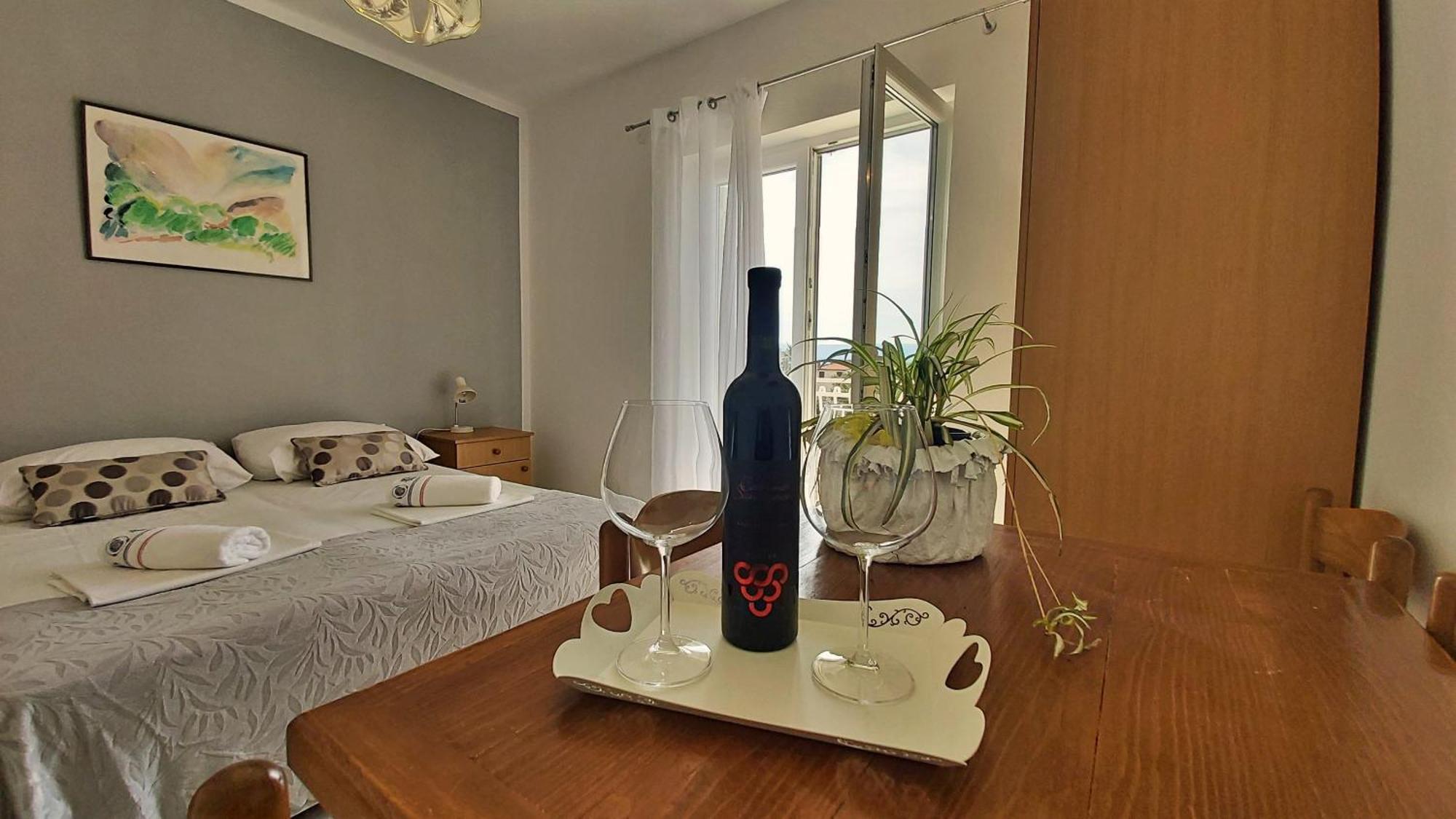 Apartments Mandalinic Omiš Eksteriør billede