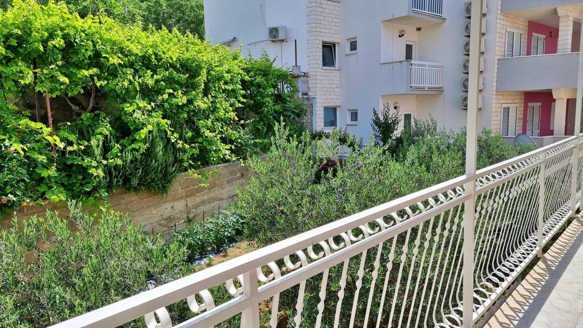 Apartments Mandalinic Omiš Eksteriør billede