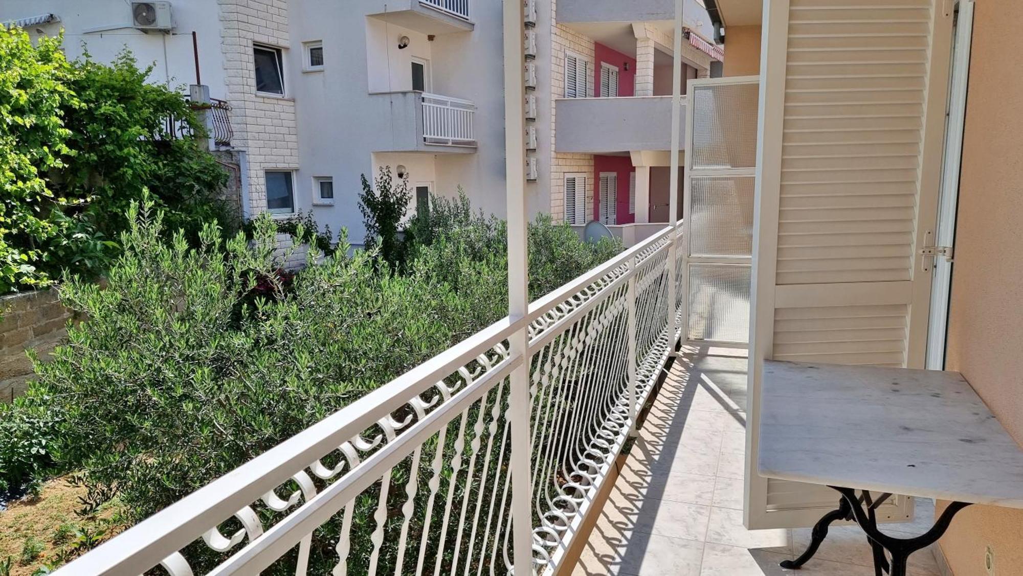 Apartments Mandalinic Omiš Eksteriør billede